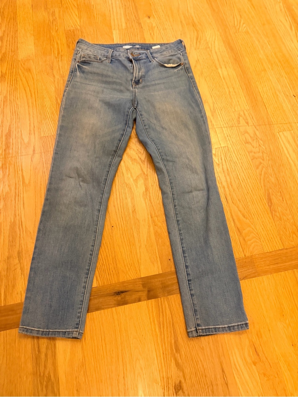 Ladies Size 6 "Old Navy" Light Wash Straight Leg Jeans GUC